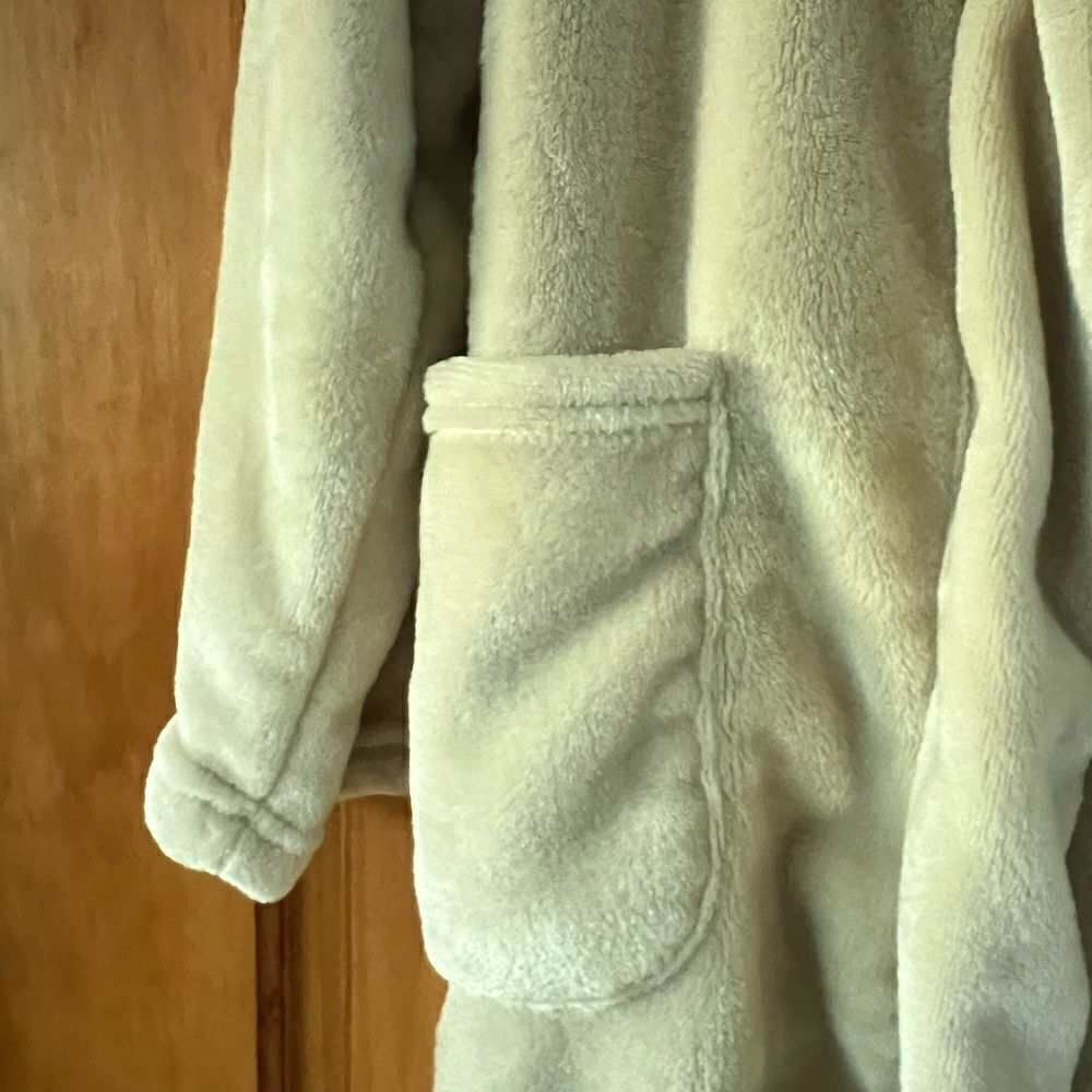 Summer and Rose Women’s Cozy Robe with Hood - Picture 4 of 5